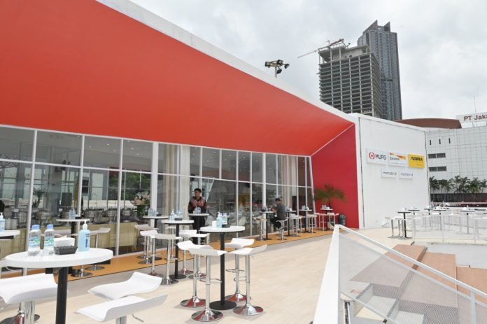 PT Bank Danamon Indonesia Tbk (“Danamon”) dengan bangga kembali mendukung IIMS 2024 yang akan berlangsung pada 15-25 Februari 2024 di JIExpo Kemayoran, Jakarta sebagai Official Bank Partner. Danamon memanjakan nasabah lewat berbagai fasilitas seperti VIP Lounge Outdoor Booth yang dapat digunakan untuk menonton konser Infinite Live.