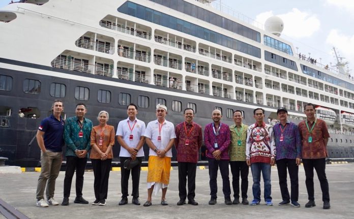 Sekda Bali Sambut Kedatangan MV Azamara Journey di Pelabuhan Benoa