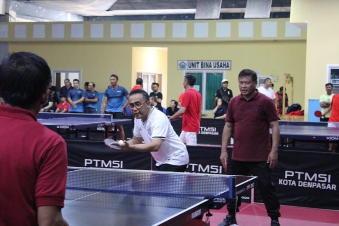 Jaya Negara Buka Turnamen Tenis Meja Antar OPD Serangkaian HUT Ke-236 Kota Denpasar