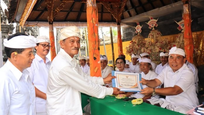 Bupati Tamba Hadiri Karya Ngenteg Linggih Pura Khayangan Jagat Luhur Berangbang Agung