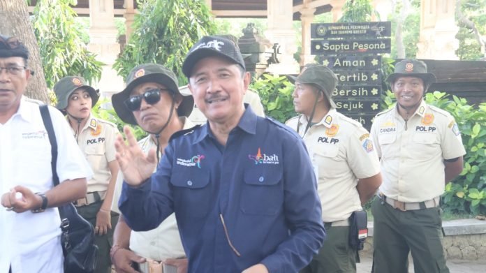Dinas Pariwisata Bali Awasi Penerapan Pungutan Bagi Wisatawan Asing di DTW Uluwatu
