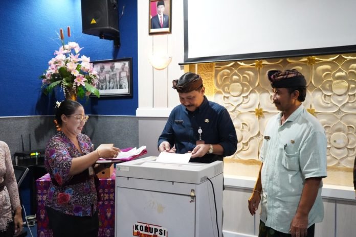 Dinas Perpustakaan dan Kearsipan Kota Denpasar Bersihkan Ruang untuk Arsip Baru