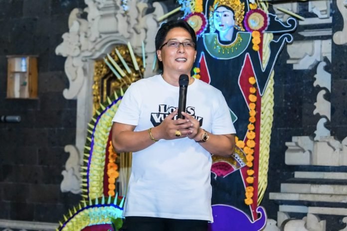 Bupati Giri Prasta saat menghadiri perayaan HUT Ke-45 ST. Dharma Putra, Banjar Gelagah Puwun, Kekeran, Sabtu (30/3).