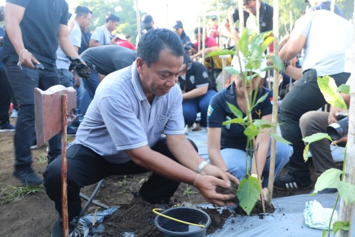 Tangani Inflasi, Pj Bupati Lihadnyana Ubah Semak Belukar Jadi City Farming