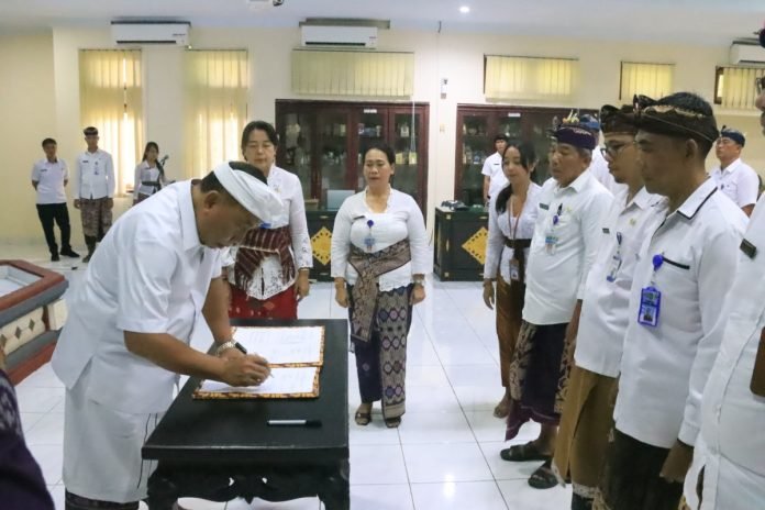 Bupati Tamba Lantik Belasan Pejabat di Lingkungan Pemkab Jembrana.