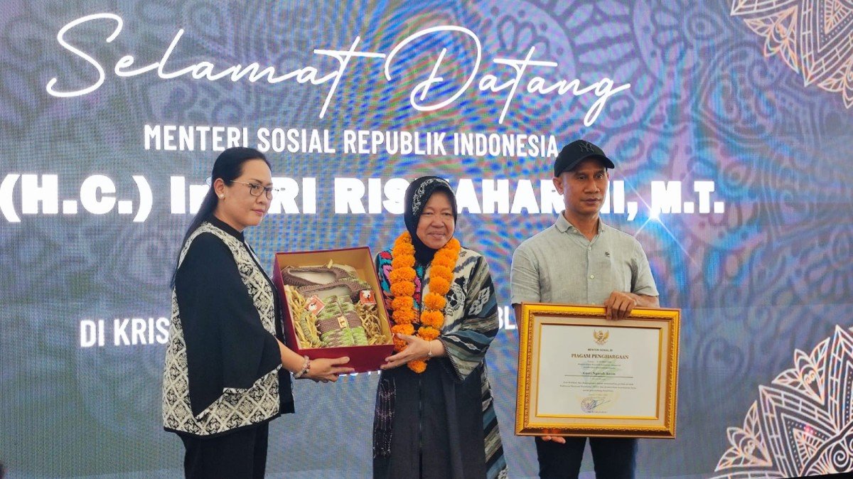 Kementerian Sosial Ir. Tri Rismaharini, M.T memberikan Apresiasi pada Gusti Ngurah Anom