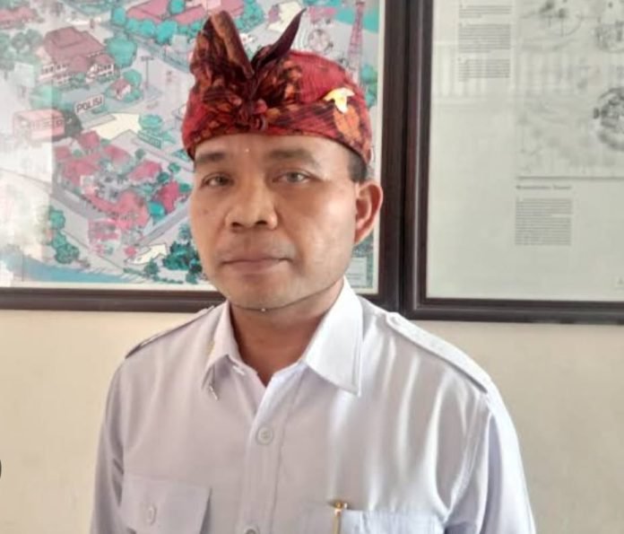 Kepala Pelaksana Badan Penanggulangan Bencana Daerah (BPBD) Provinsi Bali Made Rentin meminta masyarakat Bali untuk mewaspadai dampak cuaca ekstrem dan berhati-hati dalam beraktivitas