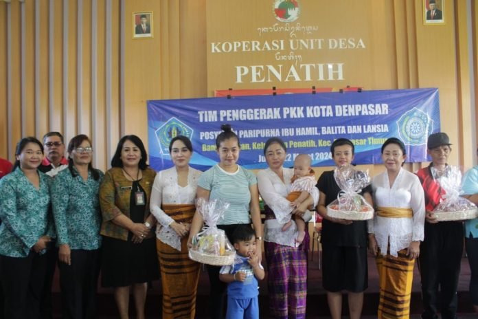 Masyarakat Kelurahan Penatih Manfaatkan Layanan Kesehatan Posyandu Paripurna