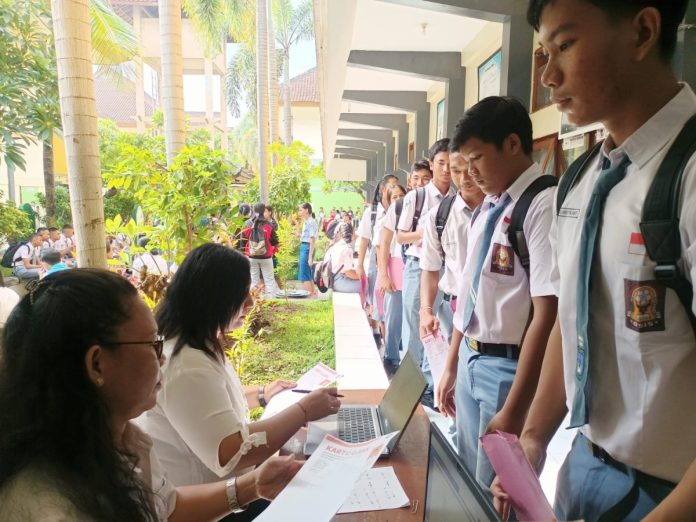 Ratusan Siswa Calon Paskibraka di Buleleng Ikuti Test Wawasan Kebangsaan Pancasila