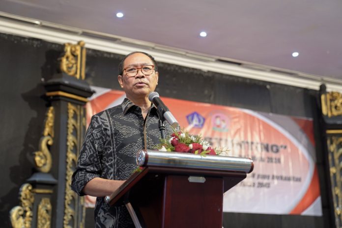 Wabup Badung I Ketut Suiasa yang juga sebagai Ketua Tim Terpadu Percepatan Penurunan Stunting (TPPS) Kabupaten Badung menghadiri dan membuka Rembug Stunting Kabupaten Badung Tahun 2024 di The Denpasar Ballroom, Hotel Patra Tuban, Selasa (26/3).