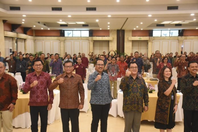 Sekda Alit Wiradana Ikuti Rakor Optimalisasi Penyaluran KUR Bank BPD Bali