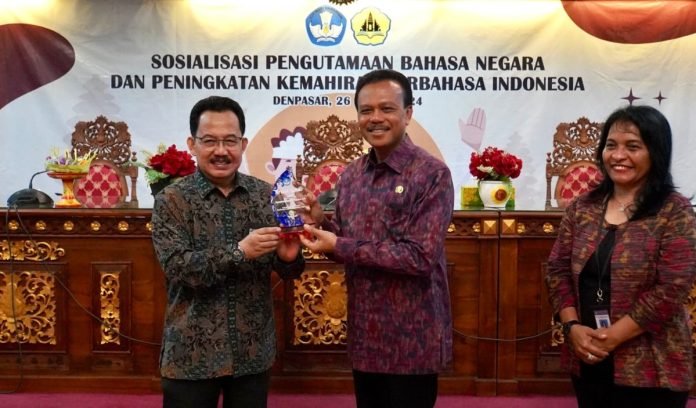 Sekda Dewa Indra Dorong ASN Pemprov Bali Tingkatkan Kemahiran Berbahasa Indonesia