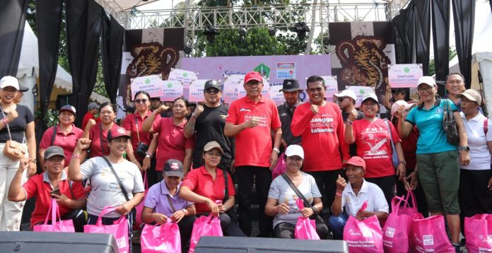 Sekretaris Daerah Kabupaten Tabanan, I Gede Susila saat Digrebek Banjar Festival Sing Main Main yang digelar di Lapangan Umum Kecamatan Marga pada Minggu 3 Maret 2024.