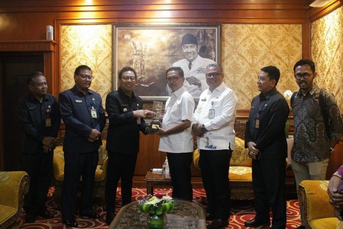 Wawali Arya Wibawa Terima Kunjungan dari Pemkab Solok Selatan, Ini yang Dibahas Wawali Arya Wibawa Terima Kunjungan dari Pemkab Solok Selatan, Ini yang Dibahas