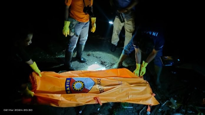 Sesosok mayat tanpa identitas atau Mr. X, ditemukan dalam kondisi membusuk di belakang Pura Segara Rupek, Lingkungan Penginuman, Kelurahan Gilimanuk, Jembrana, Bali pada Sabtu 2 Maret 2024 malam.