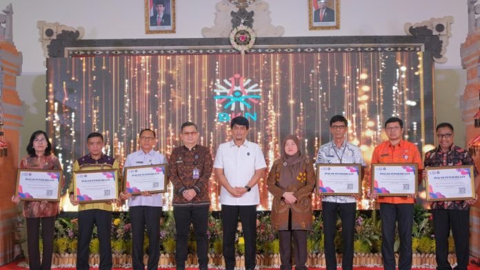 Berbangga, Buleleng Raih Dua Penghargaan Terbaik dari Kanreg X BKN Bali NTB NTT.