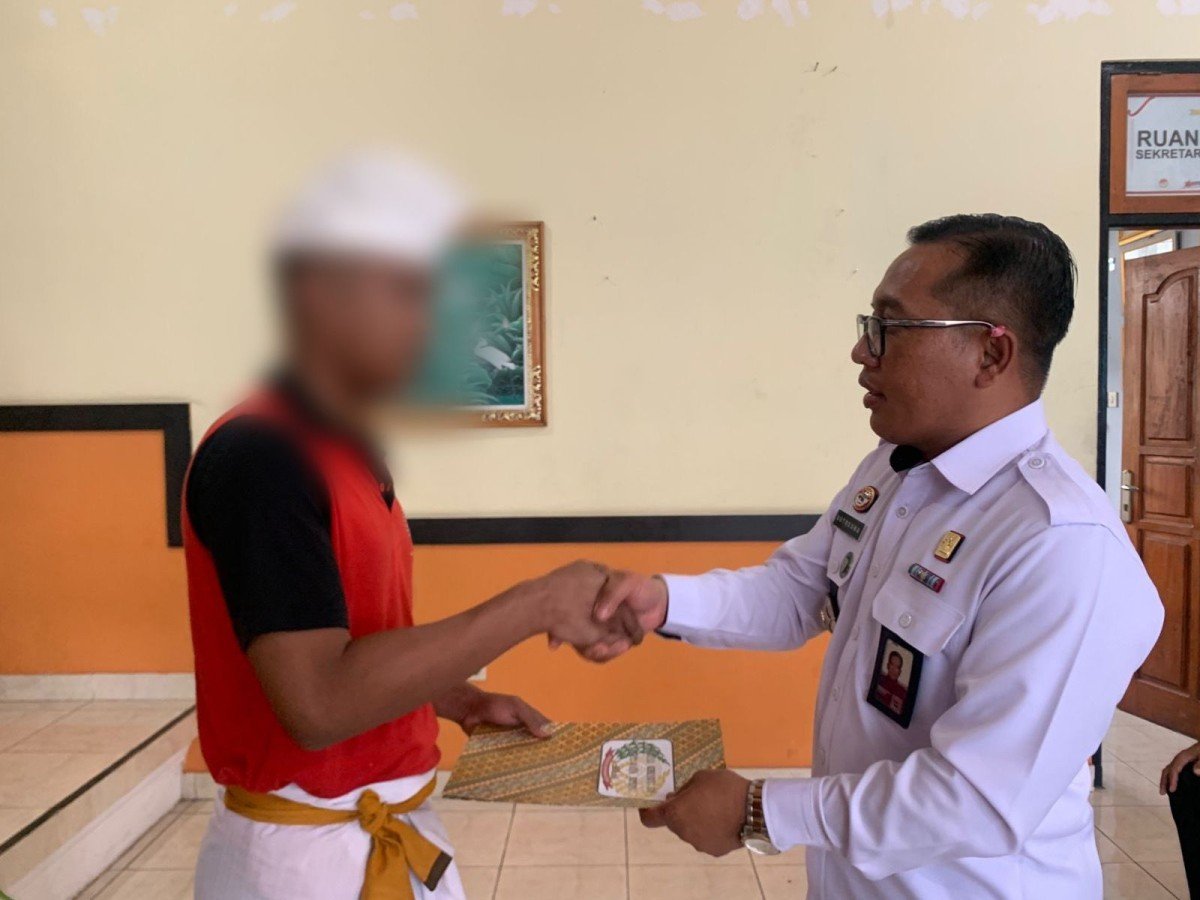 Proses penyerahan remisi khusus nyepi kepada 131 Warga Binaan Pemasyaraktan (WBP), bertempat di Aula Nusantara Lapas Kelas IIB Singaraja.
