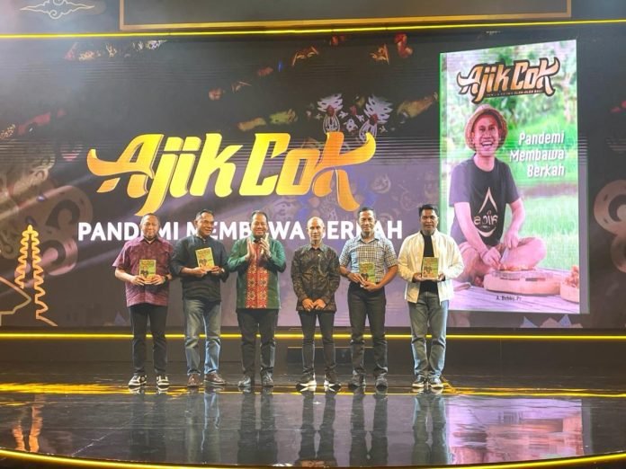 Ajik Cok Luncurkan Buku ‘Pandemi Membawa Berkah’