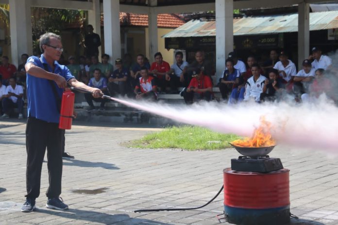 Damkar Buleleng Harapkan Relawan Mampu Tangani Kebakaran Awal Melalui Latihan Rutin