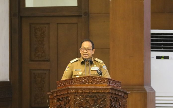 Pj Gubernur Bali Paparkan Pendapat terkait Raperda Kemudahan Investasi dan Pengarusutamaan Gender