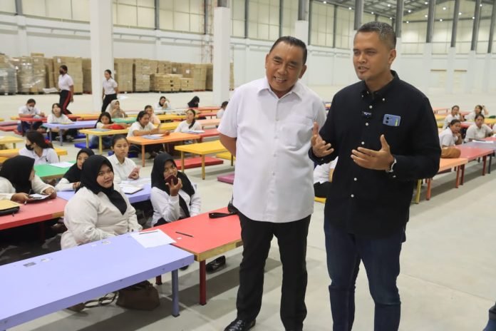 Bupati Jembrana Awasi Rekrutmen Tenaga Kerja Lokal di PT Mitra Prodin