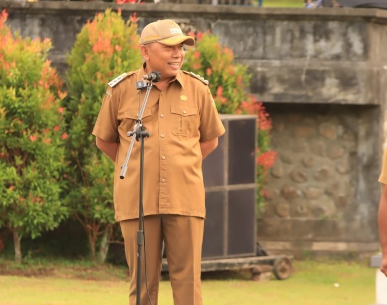 Bupati Jembrana I Nengah Tamba memastikan bahwa Tunjangan Hari Raya (THR) Idul Fitri 1445 Hijriah dan gaji ke-13 cair sebelum Lebaran.