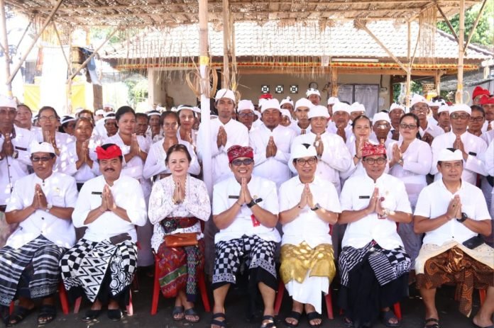 Bupati Sanjaya Ngupasaksi Karya Ngenteg Linggih Pura Sang Hyang Landu