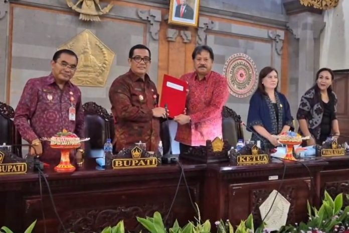 Bupati Tabanan Sampaikan Rekomendasi DPRD Kabupaten Tabanan Atas LKPJ TA 2023 Dalam Paripurna Ke-2 Tahun Sidang 2024.