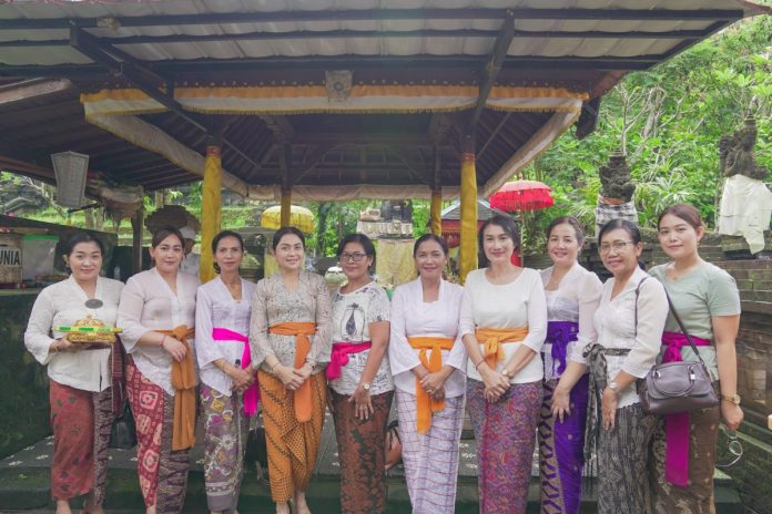 Dharma Wanita Persatuan (DWP) se-Provinsi Bali mengadakan acara pertemuan di Taman Mumbul Desa Sangeh, Kecamatan Abiansemal, Kamis 25 April 2024