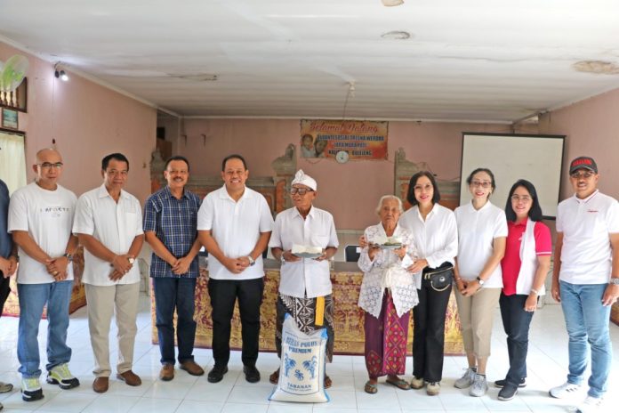 Penjabat (Pj) Bupati Buleleng, Ketut Lihadnyana, saat ditemui usai acara penyerahan bantuan sosial dan peletakan batu pertama bantuan bedah rumah di beberapa lokasi, Senin 8 April 2024.