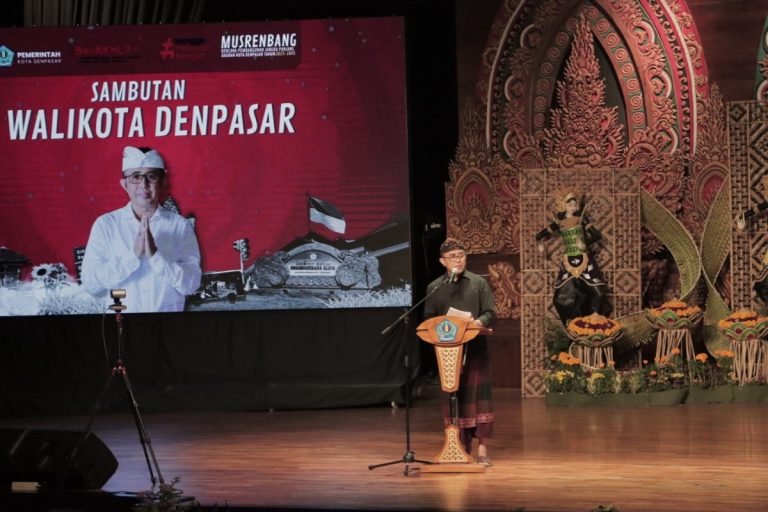 Walikota Denpasar, I Gusti Ngurah Jaya Negara membuka Musyawarah Perencanaan Pembangunan (Musrenbang), Rancangan Rencana Pembangunan Jangka Panjang Daerah (RPJPD) Kota Denpasar Tahun 2025-2045, yang ditandai dengan pemukulan gong, Selasa (30/4) di ruang Taksu Dharma Negara Alaya, Lumintang Denpasar.