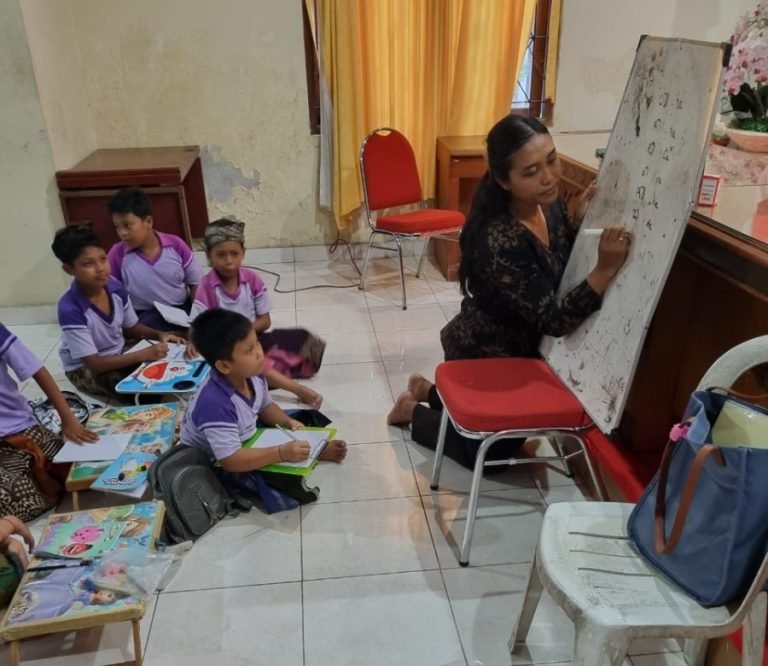 Kelurahan Peguyangan Gelar Pelatihan Bahasa Bali kepada Generasi Muda