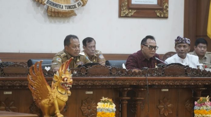 Penjabat Gubernur Bali, S.M. Mahendra Jaya, dalam rapat paripurna ke-8 Masa Persidangan I Tahun Sidang 2024 DPRD Provinsi Bali