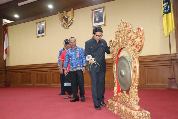 Sekda Badung I Wayan Adi Arnawa membuka acara Bimtek Badan Permusyawaratan Desa se-Kabupaten Badung tahun 2024 di Ruang Kertha Gosana Puspem Badung, Kamis 25 April 2024.