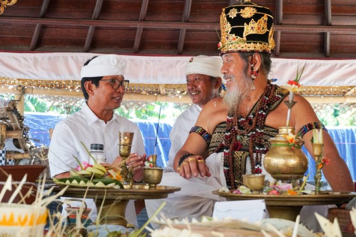 Sekda Badung Ngupasaksi Karya Ngenteg Linggih di Pura Sang Hyang Landu