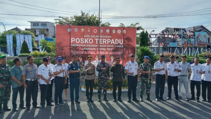 Pemerintah Kota Denpasar melalui Dinas Perhubungan bersinergi bersama TNI, Polri, Sat Pol PP, Organda serta instansi terkait lainya saat menggelar Apel Gelar Pasukan yang dilaksanakan di halaman Kantor UPT Terminal Ubung, pada Rabu (4/4).