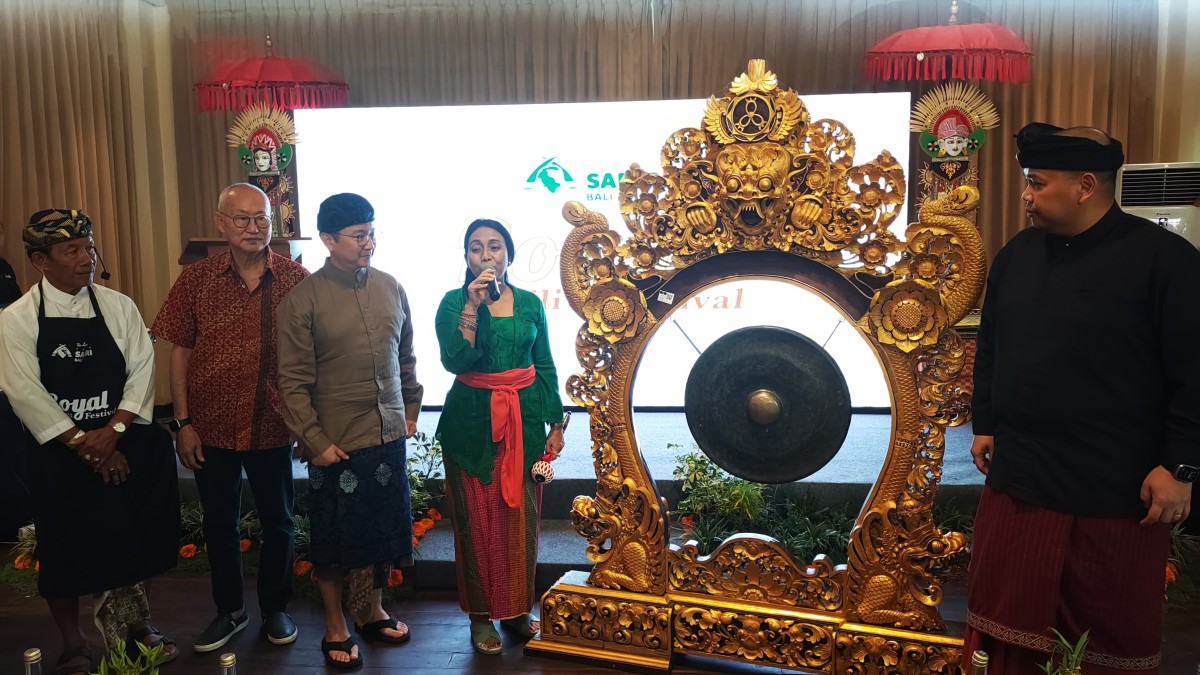 Kementerian Pemberdayaan Perempuan dan Perlindungan Anak Indonesia (KemenPPPA), Bintang Puspayoga saat membuka Bali Royal Chili Festival di Taman Safari Bali, Gianyar pada Minggu, 7 April 2024.