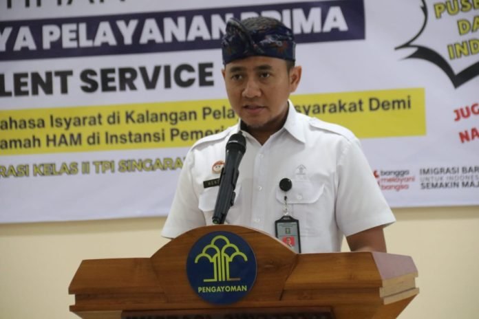 Kepala Kantor Imigrasi Kelas II TPI Singaraja, Hendra Setiawan