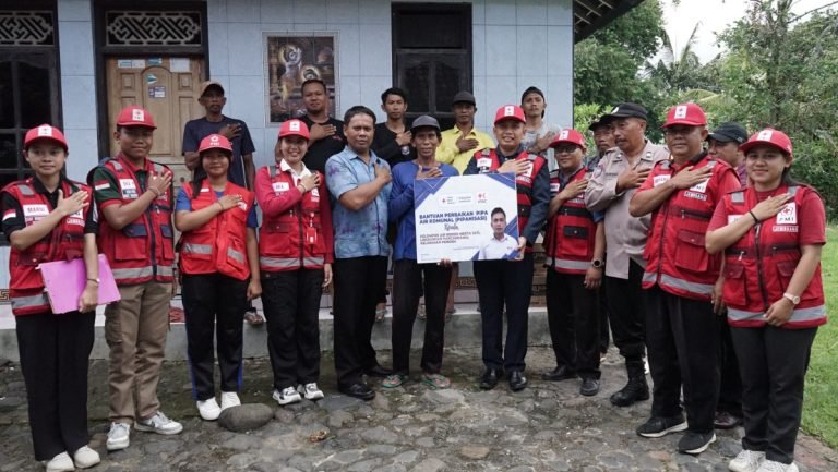 PMI Jembrana Salurkan Bantuan Pipanisasi kepada Kelompok Air Bersih Merta Jati