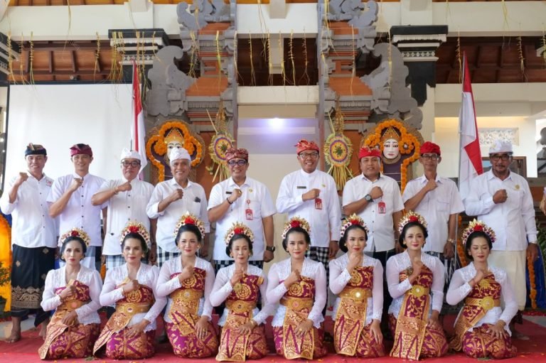 Bupati Tabanan Apresiasi Kekompakan Masyarakat Desa Kaba-Kaba dalam Membangun Karya