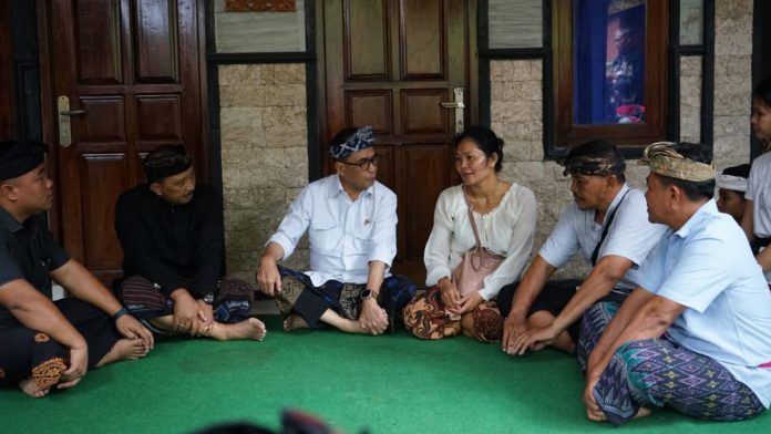 Pj Bupati Jendrika Dampingi Menhub Budi Karya Melayat ke Rumah Taruna STIP