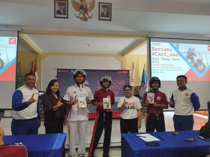 Astra Motor Bali Luncurkan Program Duta Safety Riding di SMK PGRI 2 Badung