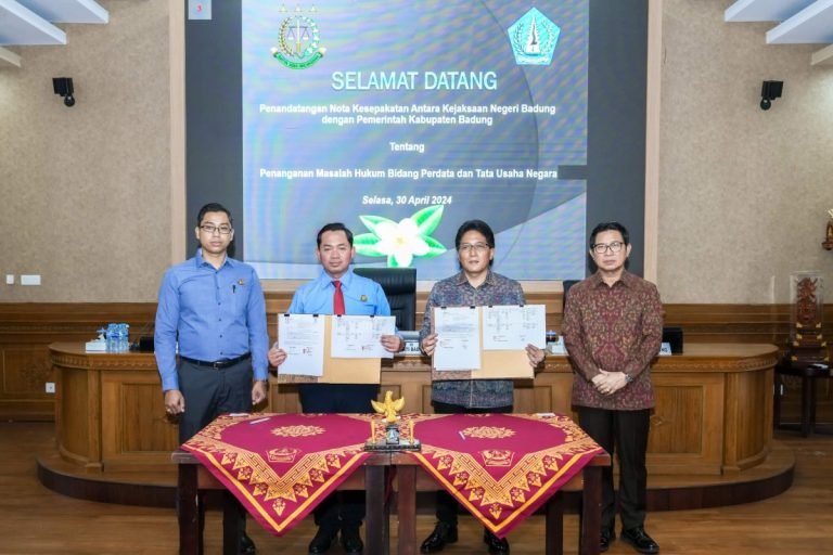 Bupati Nyoman Giri Prasta saat acara penandatanganan nota kesepakatan antara Kejaksaan Negeri Badung dengan Pemerintah Kabupaten Badung, Selasa 30 April 2024 di Puspem Badung.