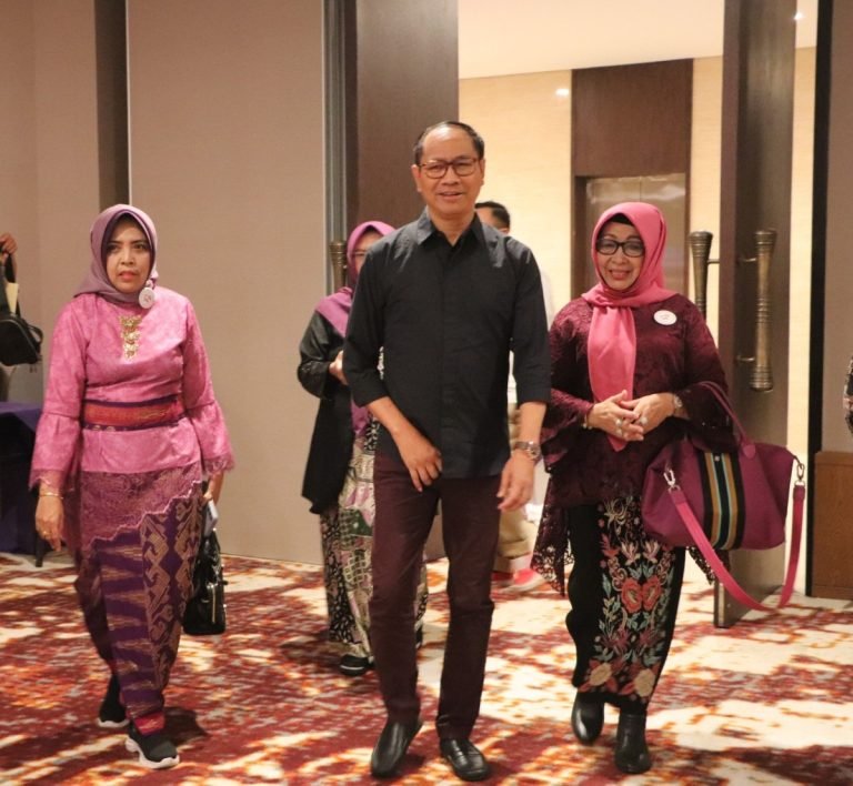 Wabup Suiasa Hadiri Gala Dinner Rakernas Alisa Khadijah ICMI se-Indonesia