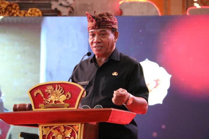 Hadiri Wisuda VIII STAHN Mpu Kuturan, Pj Bupati Buleleng Dorong Pengembangan Pendidikan Karakter Berbasis Agama Hindu
