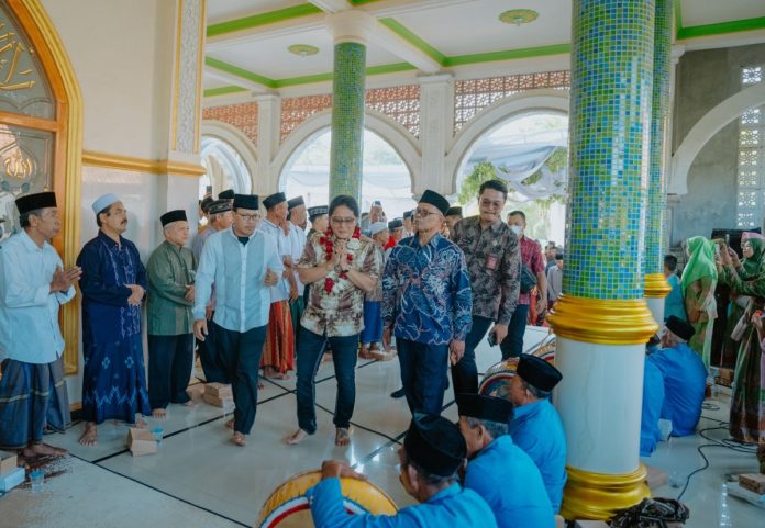 Bupati Giri Prasta Hadiri acara Halal Bihalal Masjid se-Kabupaten Jembrana di Masjid Jami Pahlawan, Desa Air Kuning, Jembrana, Rabu (15/5).