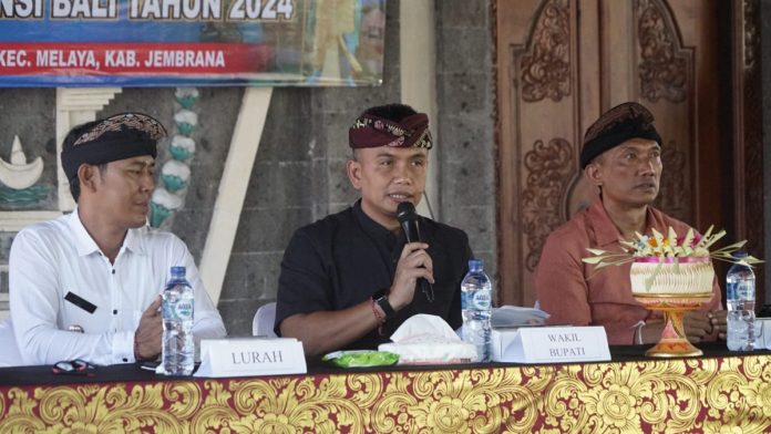 Wakil Bupati Jembrana I Gede Ngurah Patriana Krisna (Ipat) menerima kedatangan Tim Penilai Lomba Kelurahan Tingkat Provinsi Bali Tahun 2024 di Aula Kelurahan Gilimanuk, Kamis (16/5/2024).