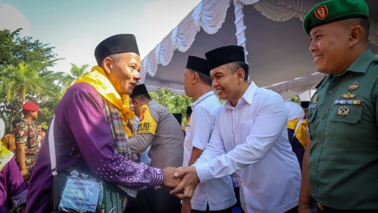 Wabup Ipat Lepas 82 Jemaah Haji Asal Kabupaten Jembrana