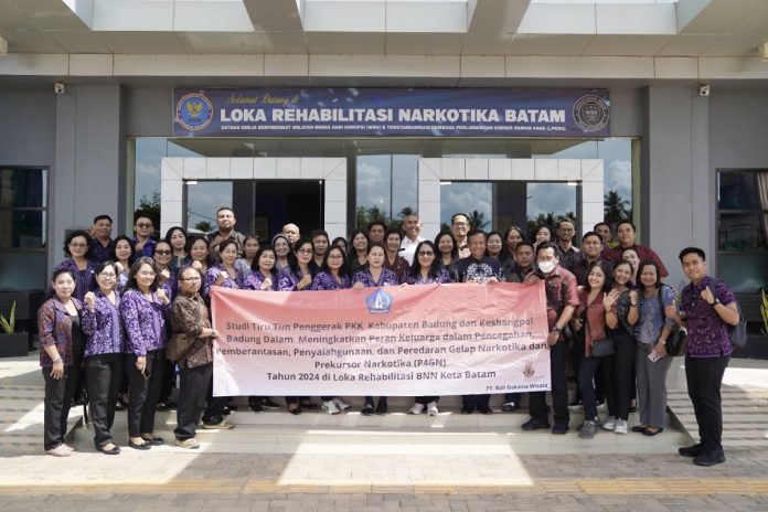 Kepala Kesbangpol Nyoman Suendi didampingi Kepala BNN Badung AKBP. A.A.Gde Mudita dan Ketua TP. PKK Badung Nyonya Seniasih Giri Prasta melaksanakan study tiru ke Loka Rehabilitasi BNN, Batam-Kepulauan Riau, Senin 29 April 2024.