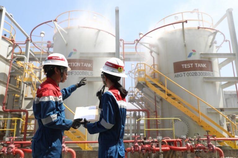 Pertamina siapkan seluruh sumber daya hadapi trilema energi, diantaranya melalui peningkatan produksi hulu, kilang dan pemanfaatan energi transisi.